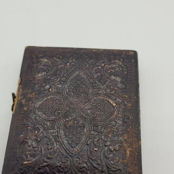 Antique Daguerreotype of a Well Dressed Man Civil War Era Leather Case - Picture 9 of 12